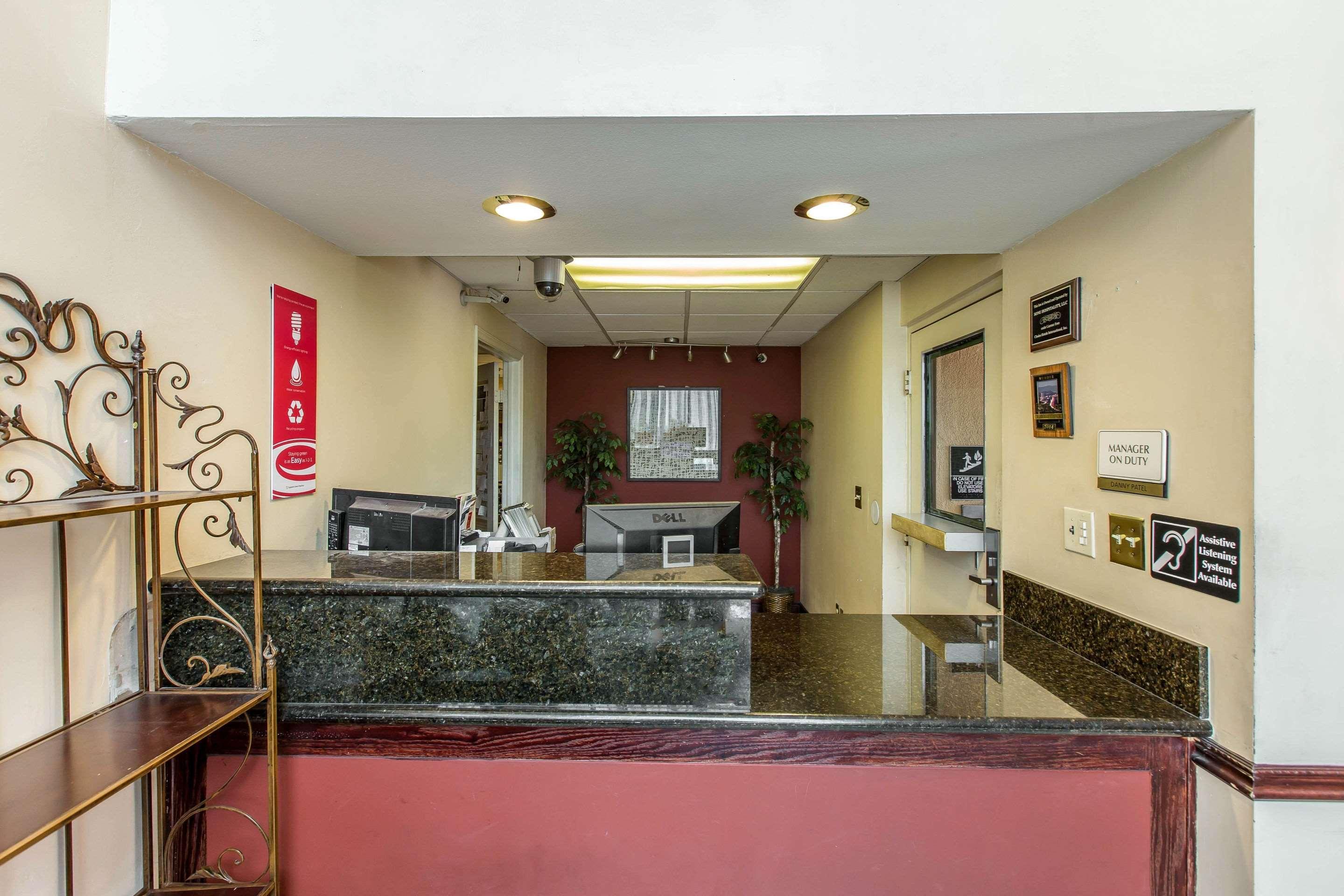 Econo Lodge Inn & Suites Riverside - Corona Eksteriør billede