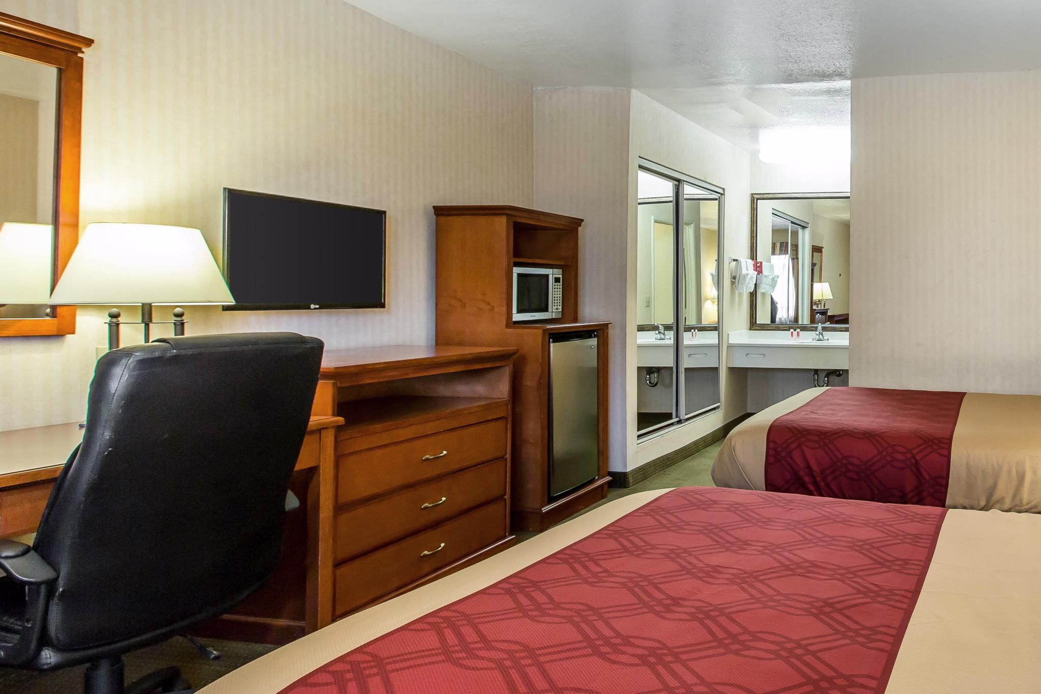 Econo Lodge Inn & Suites Riverside - Corona Eksteriør billede